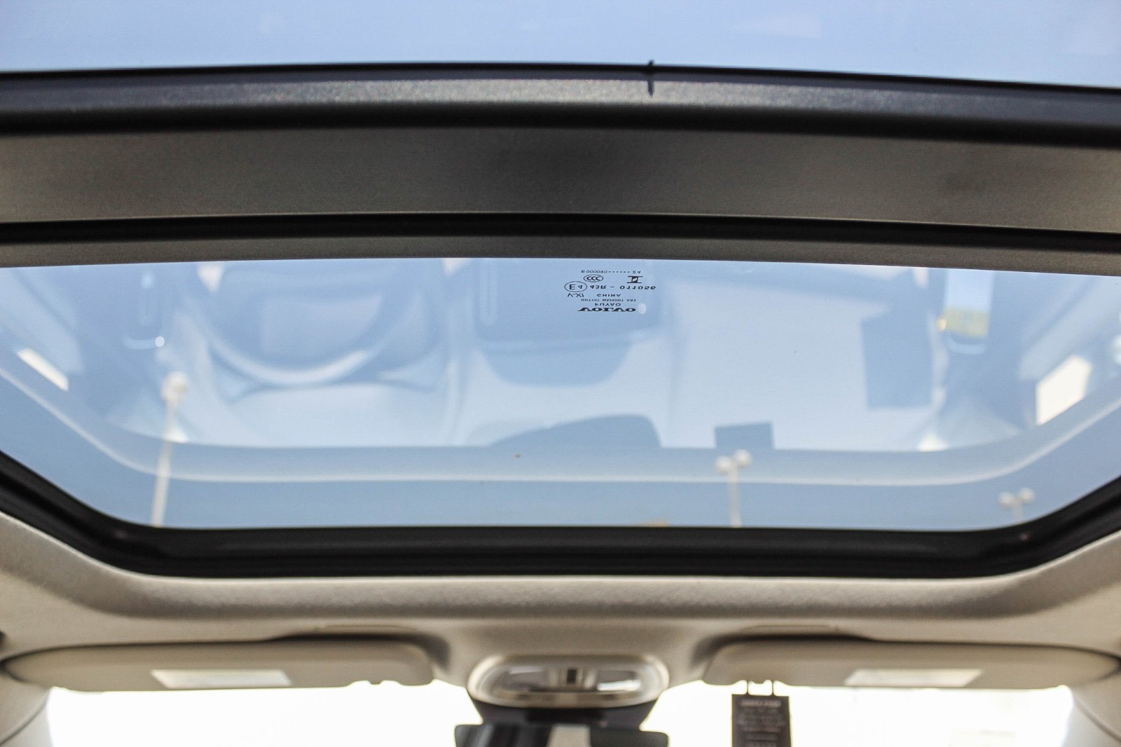 2025 Volvo XC40 Plus photo 15