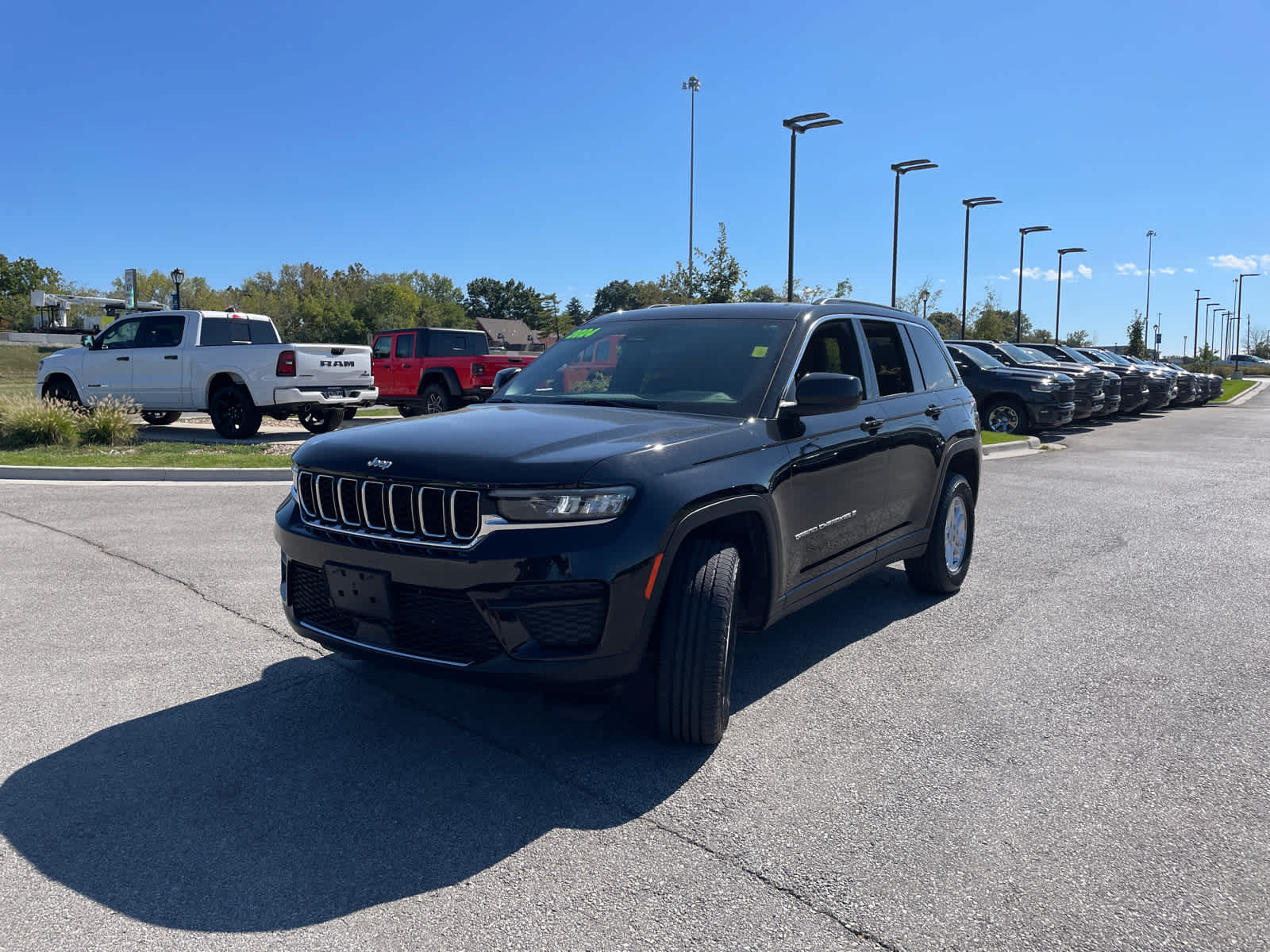 2024 Jeep Grand Cherokee Laredo photo 4