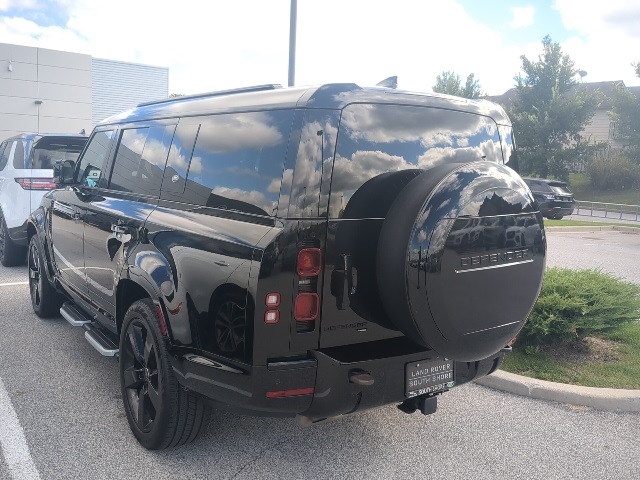 2023 Land Rover Defender 130 X-Dynamic SE photo 4
