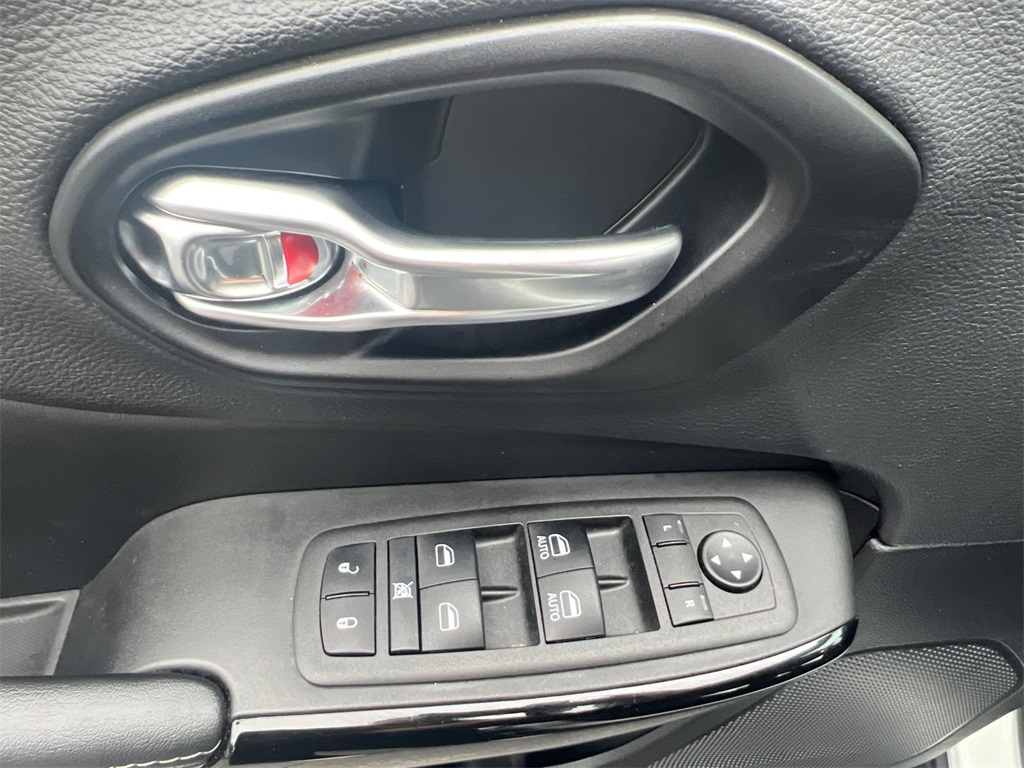 2023 Jeep Cherokee Altitude photo 11