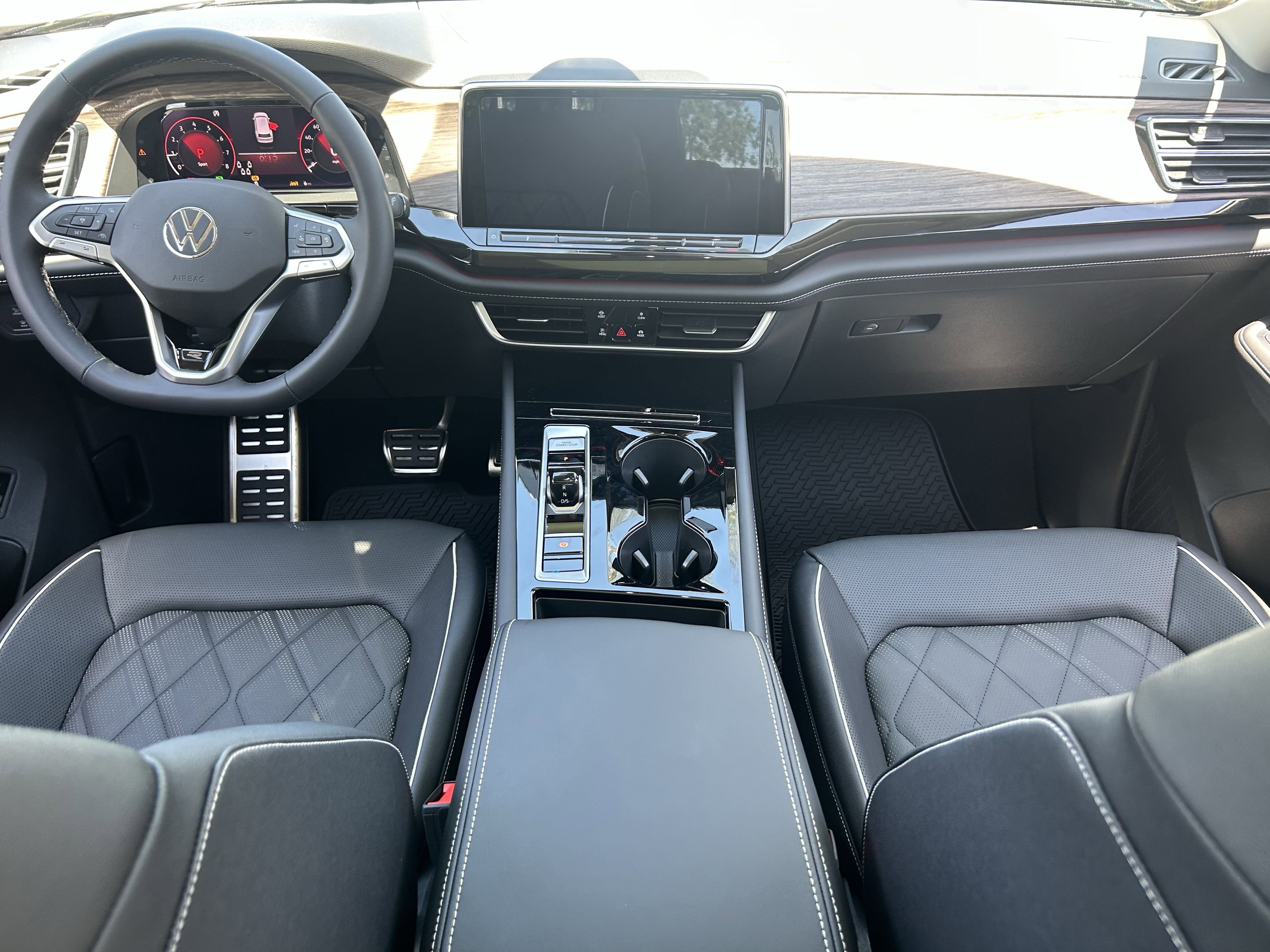 2025 Volkswagen Atlas SEL Premium R-Line photo 4