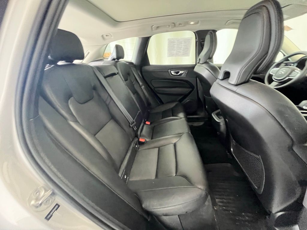 2024 Volvo XC60 B5 Core photo 24