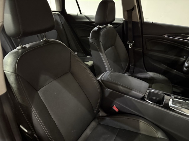 2018 Buick Regal TourX Essence photo 3