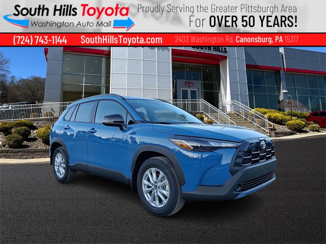 2026 Toyota Corolla Cross LE's photo