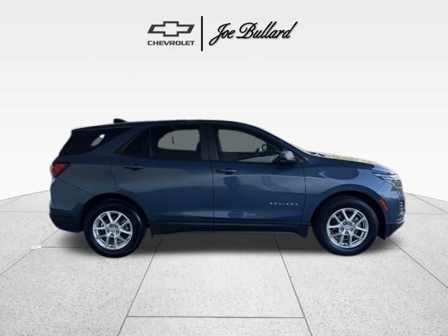 2024 Chevrolet Equinox LS photo 4