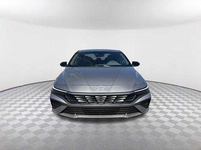 2025 Hyundai Elantra SEL Sport photo 2