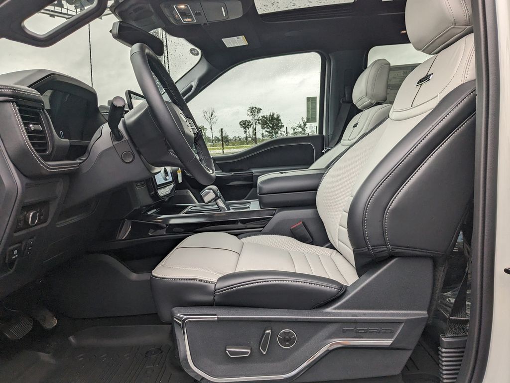 2025 Ford F-150 Lightning Platinum photo 21