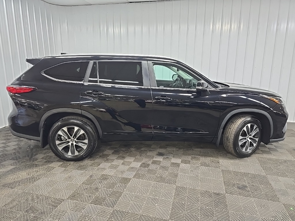 2023 Toyota Highlander XSE photo 2