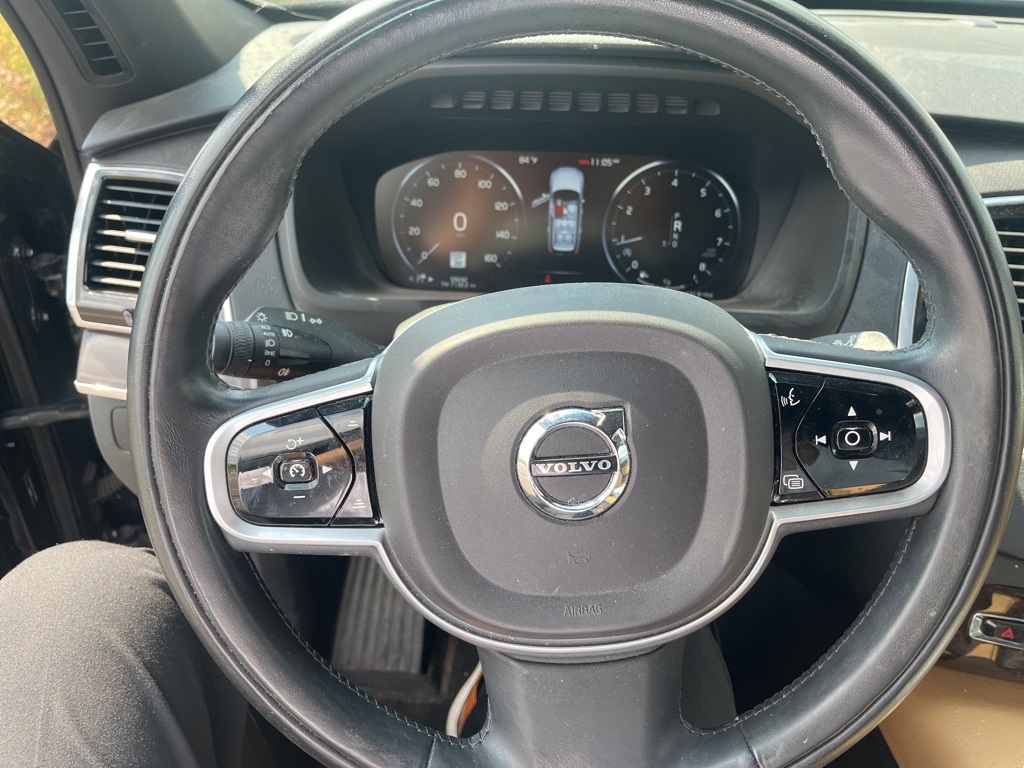 2018 Volvo XC90 T6 Momentum photo 2