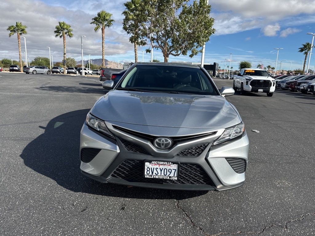2020 Toyota Camry SE photo 3