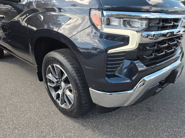 2022 Chevrolet Silverado 1500 LT photo 3