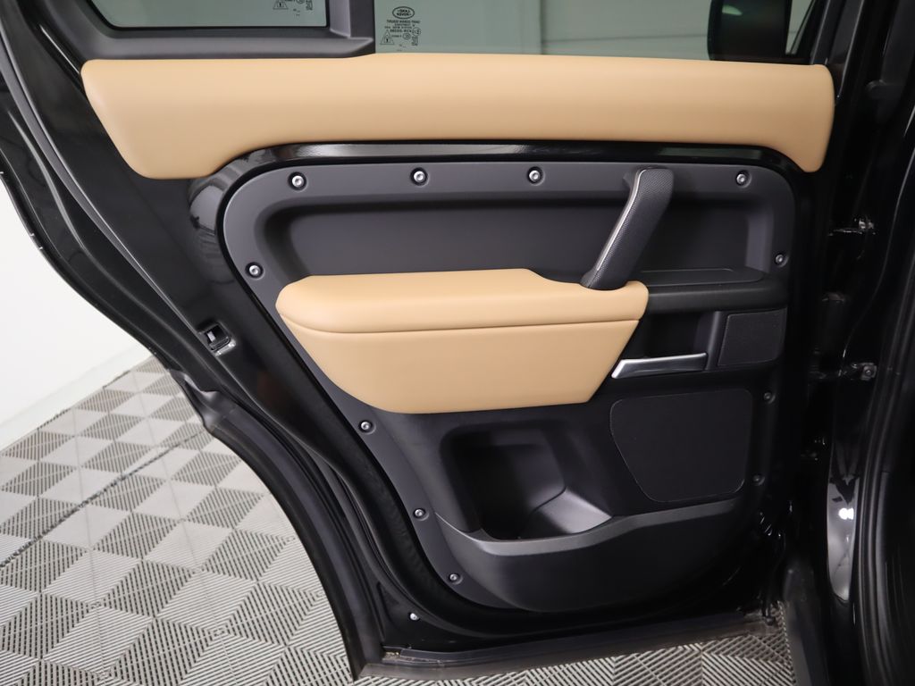 2025 Land Rover Defender 130 X photo 20
