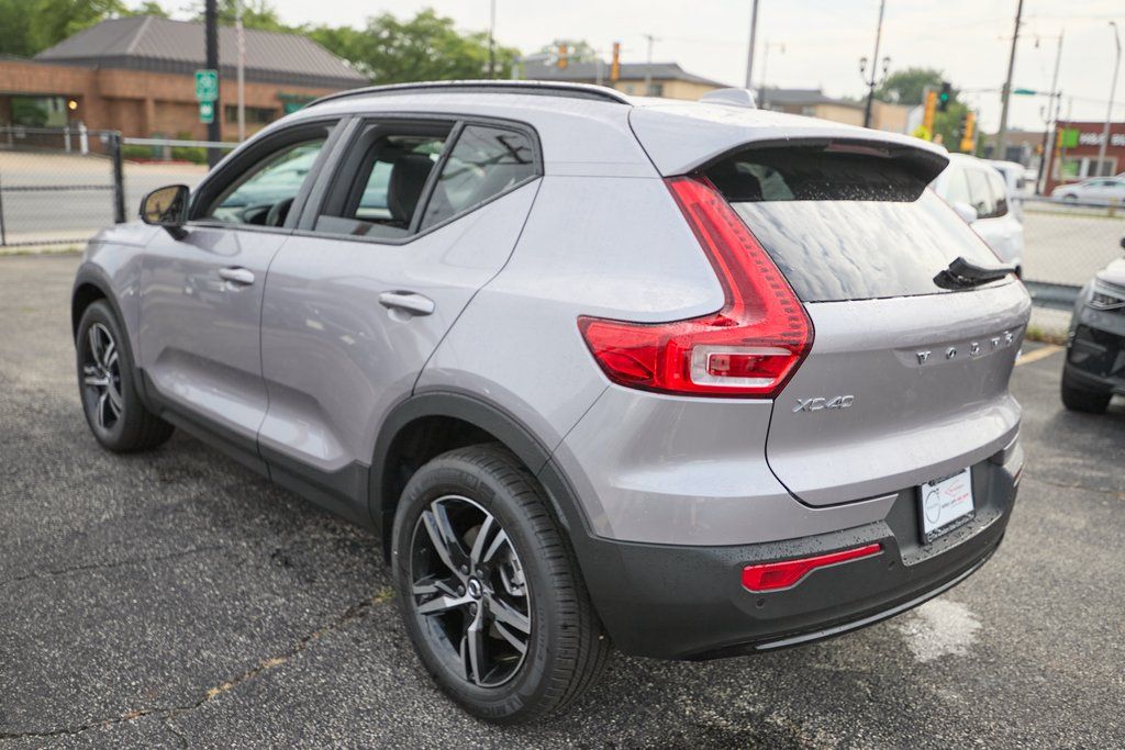 2026 VOLVO XC40 - Image 6