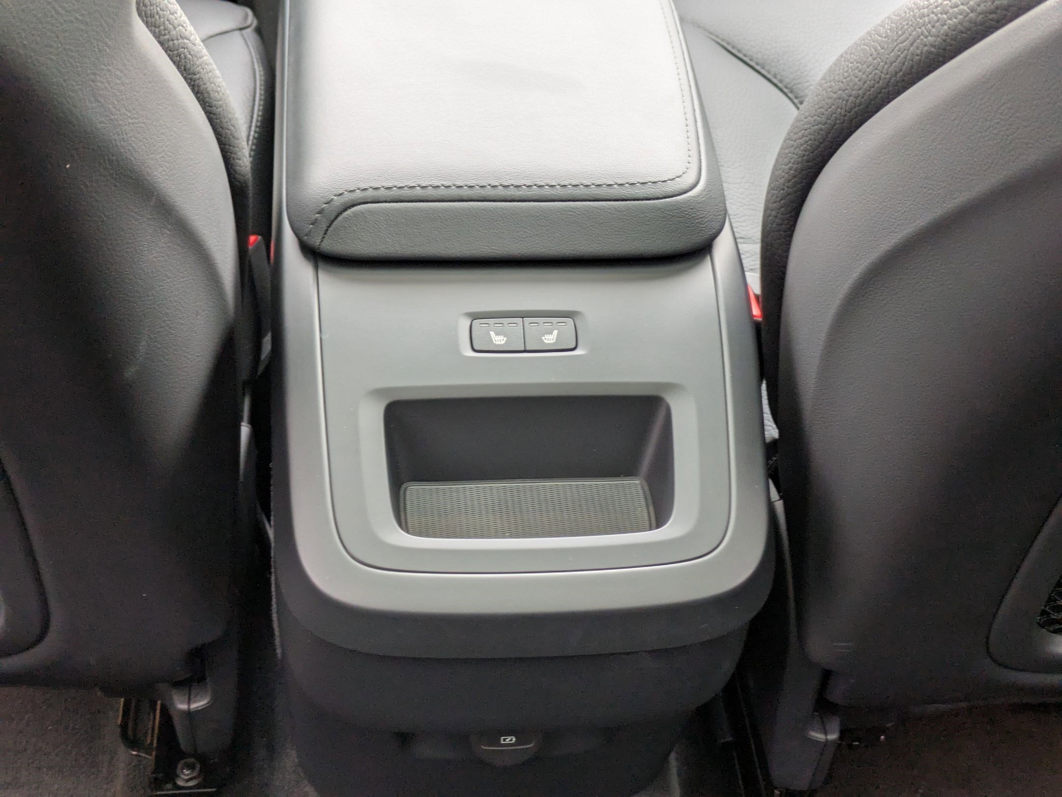 2025 Volvo XC60 Plus photo 26