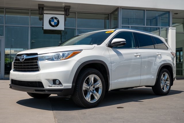 Used 2015 Blizzard Pearl Toyota Limited image 1