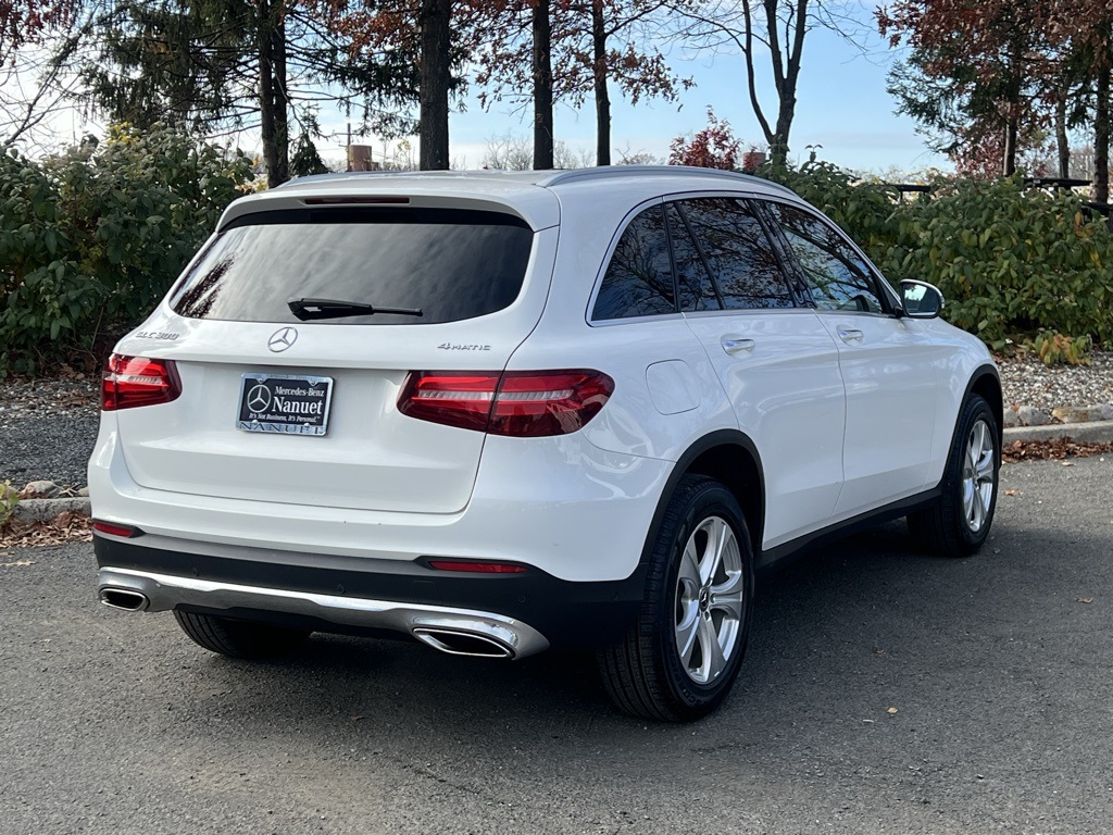 2018 Mercedes Benz GLC 300 4MATIC photo 2
