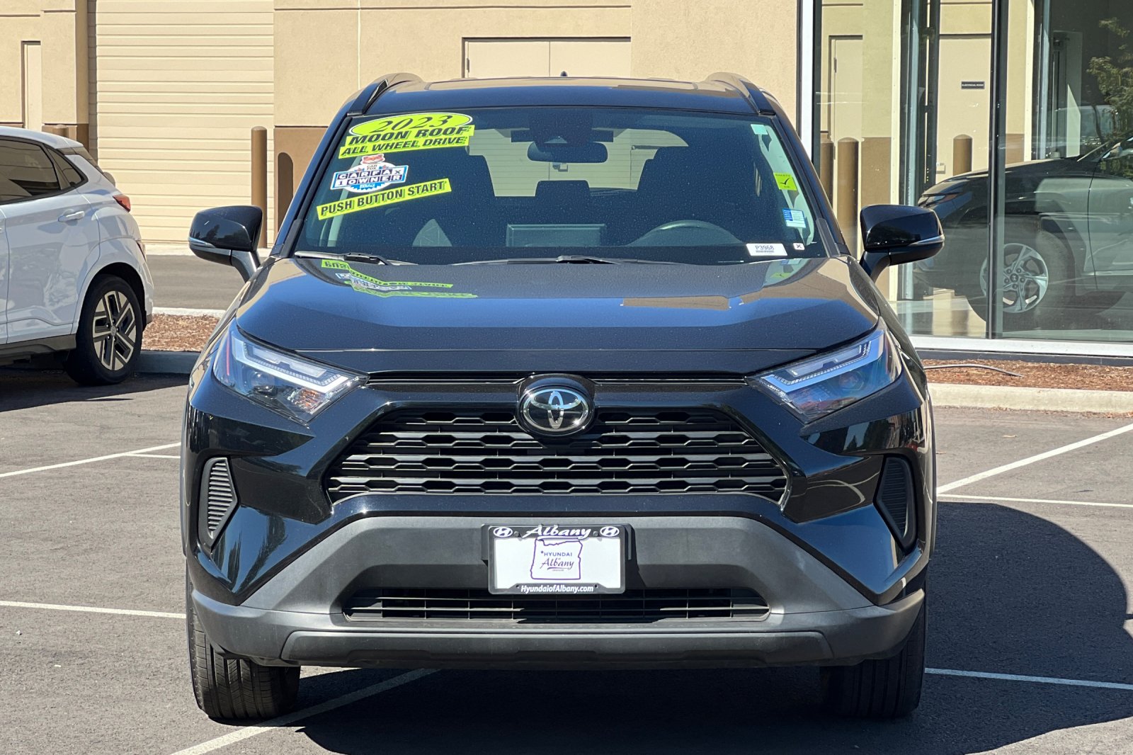 2023 Toyota RAV4 XLE photo 4