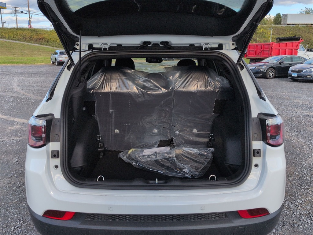 2026 Jeep Compass Limited Altitude photo 4