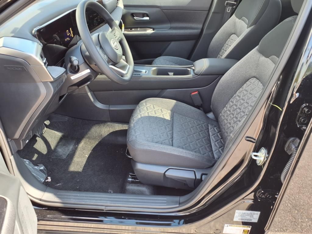 2025 Nissan Kicks SV photo 4