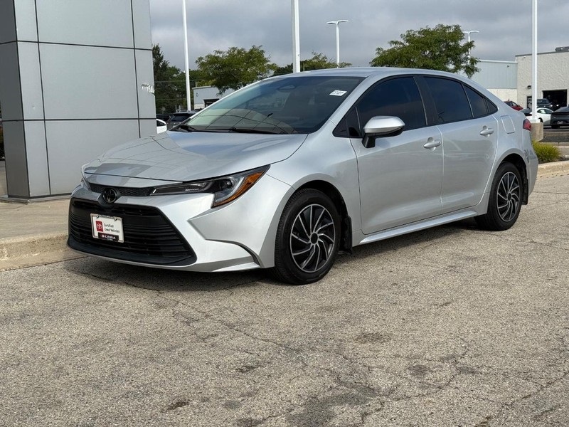 2025 Toyota Corolla LE photo 6