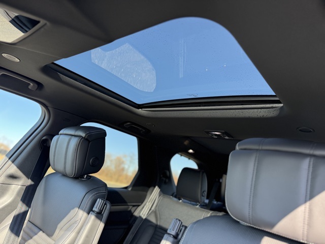 2025 Land Rover Discovery SE photo 13