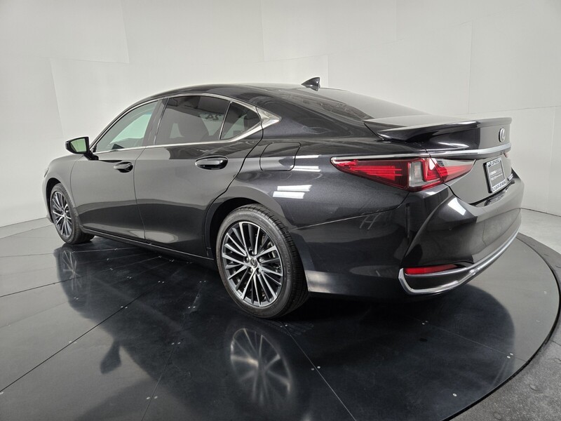 2024 Lexus ES 300h Premium photo 3