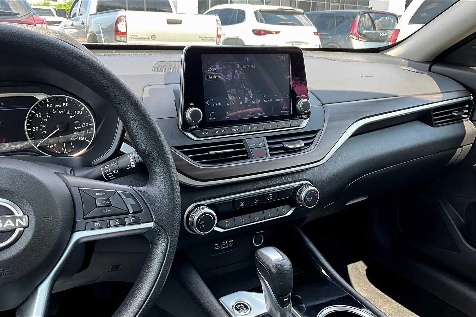 2024 Nissan Altima 2.5 SV photo 6