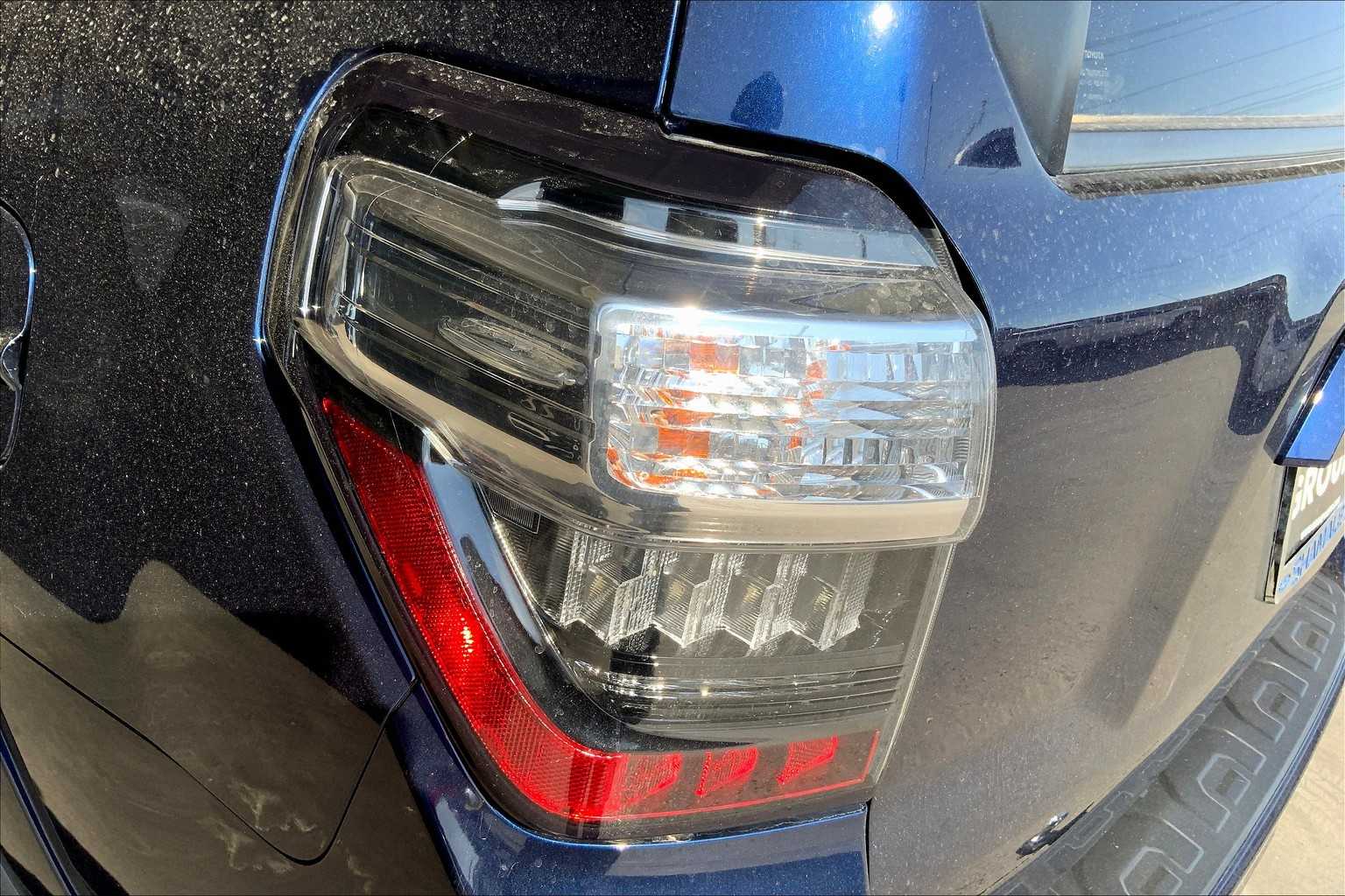 2018 Toyota 4Runner SR5 Premium photo 22