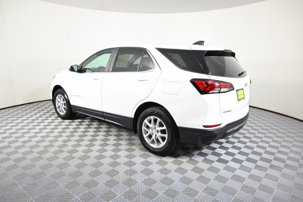 2022 Chevrolet Equinox LT photo 3
