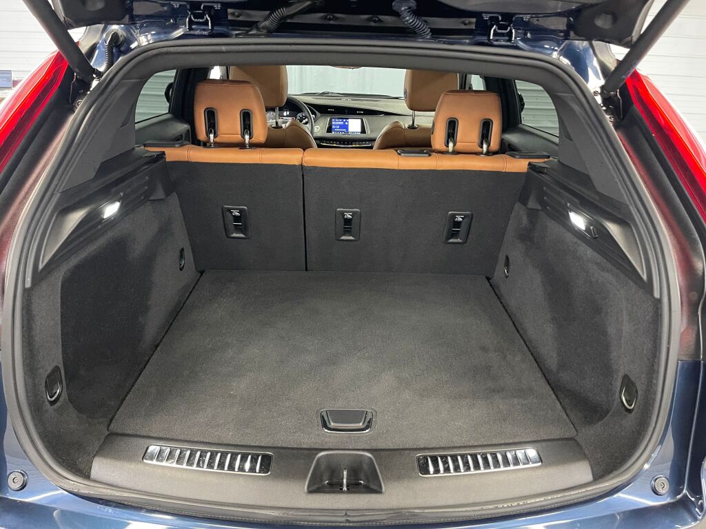 2022 Cadillac XT4 Premium Luxury photo 18