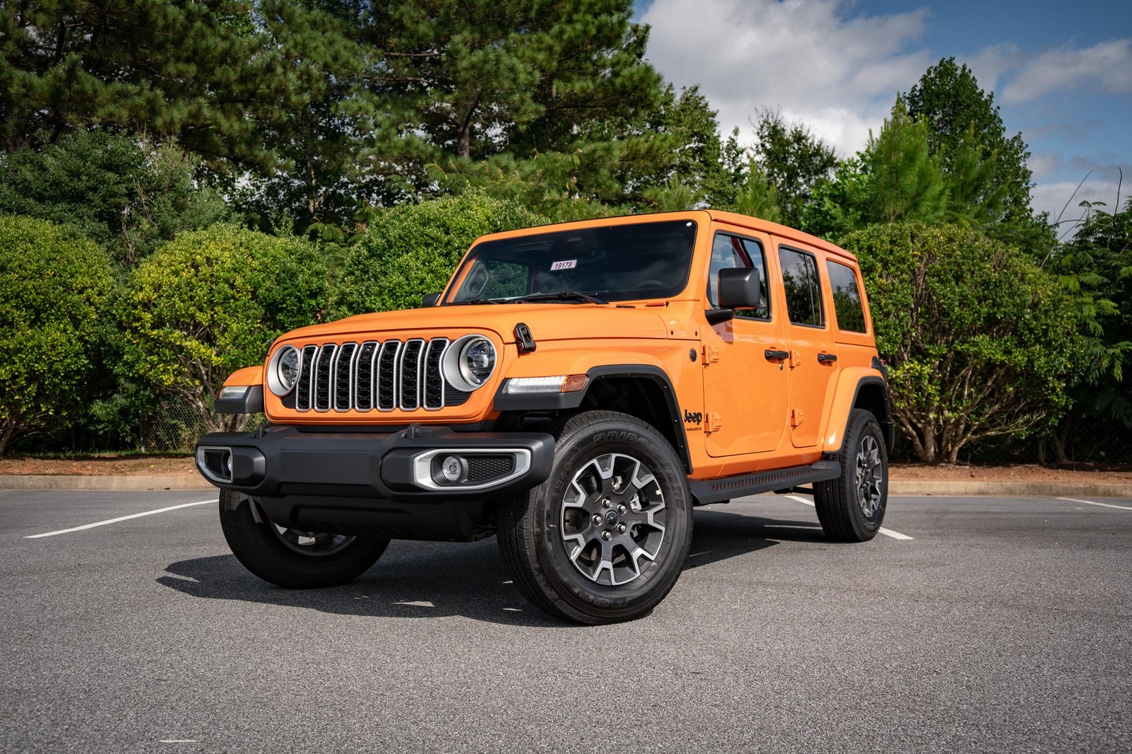 2025 Jeep Wrangler 4-Door Sahara's photo