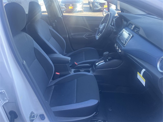 2025 Nissan Versa 1.6 SV photo 4