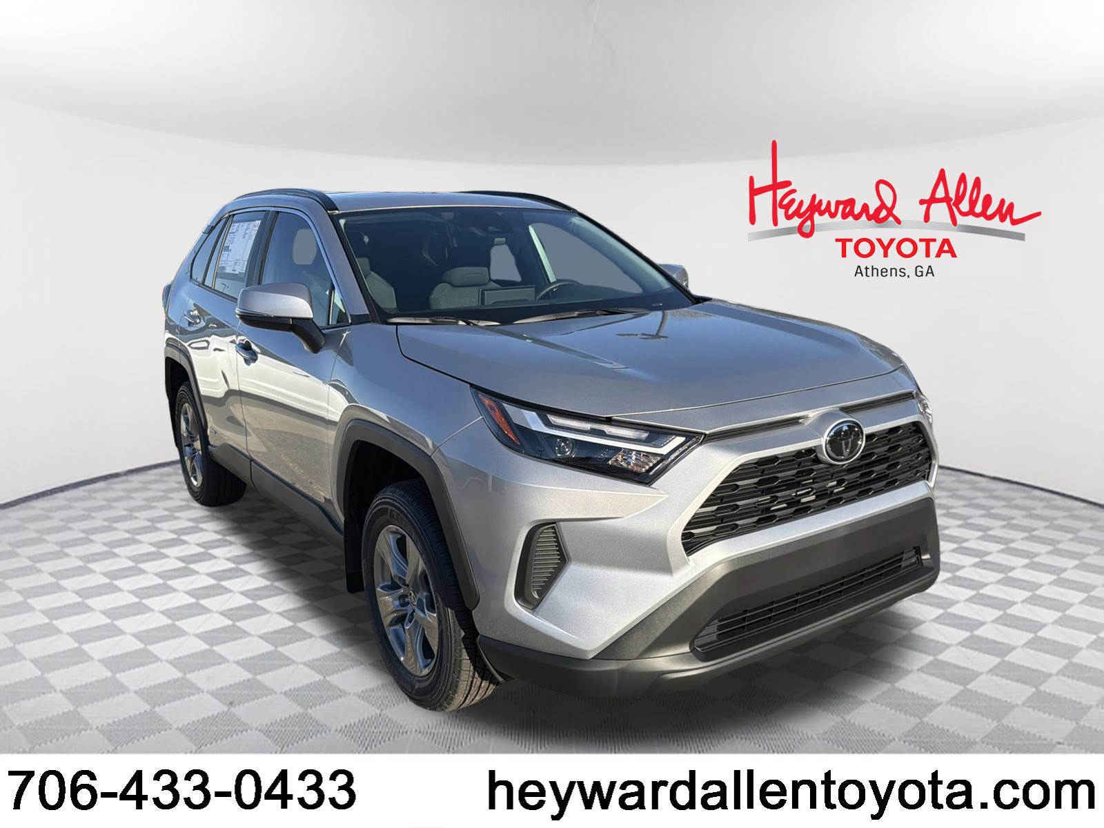 2025 Toyota RAV4 XLE's photo