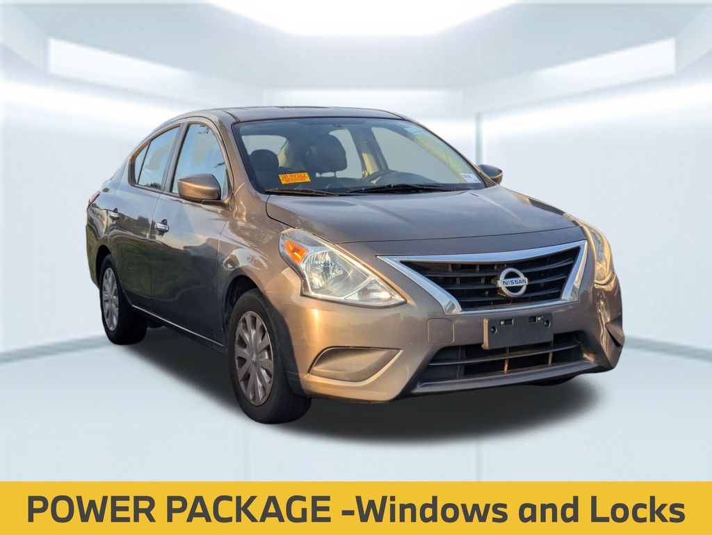2016 Nissan Versa 1.6 SV photo 2