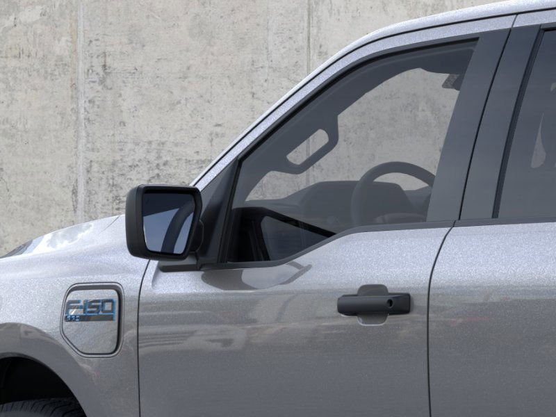 2024 Ford F-150 Lightning photo 17