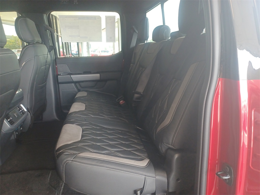 2025 Ford F-150 XLT photo 19
