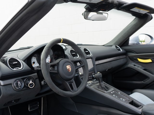 2025 Porsche Boxster Spyder photo 4