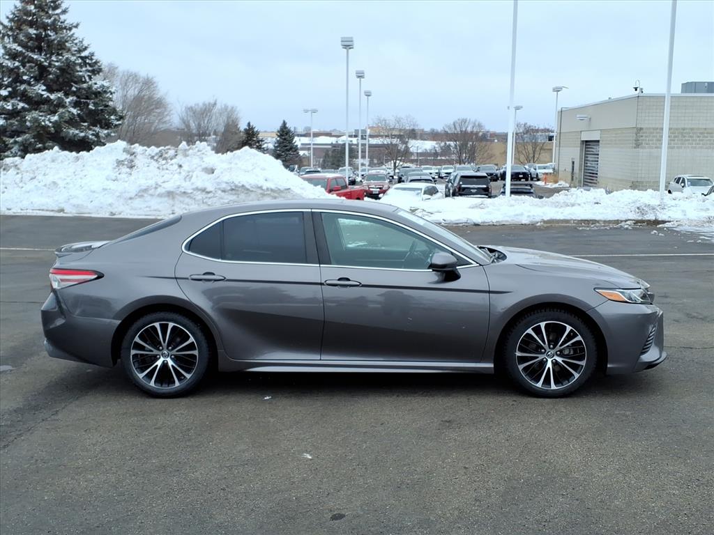 Certified 2018 Toyota Camry SE with VIN 4T1B11HK2JU552588 for sale in Burnsville, Minnesota