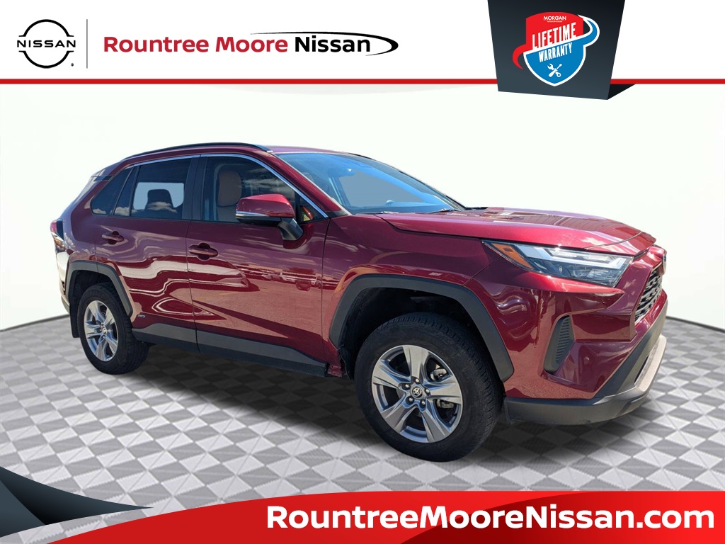 2022 Toyota RAV4 XLE's photo