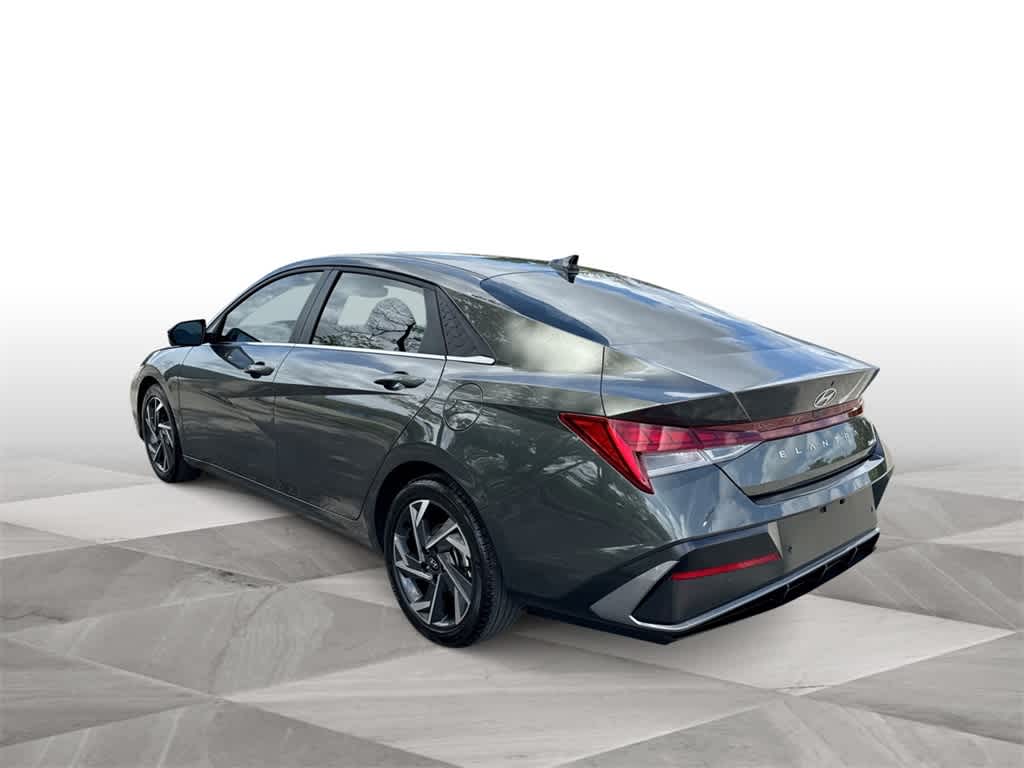2024 Hyundai Elantra Limited photo 5