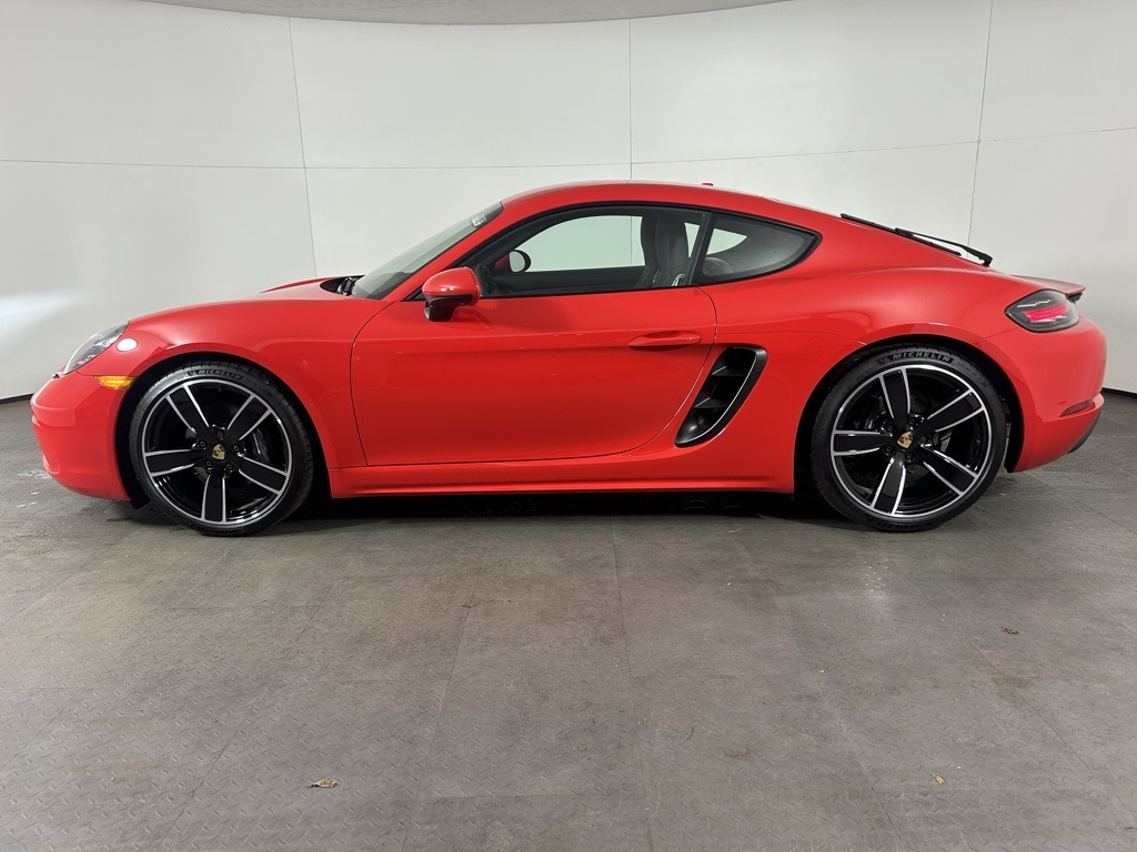 2024 Porsche Cayman photo 2