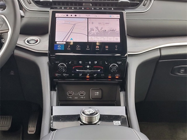 2025 Jeep Grand Cherokee Limited photo 13