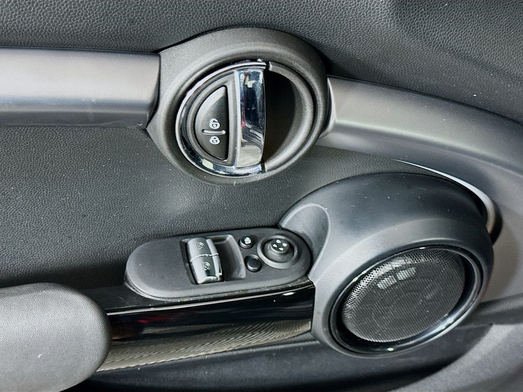 2024 Mini Cooper SE Signature photo 13