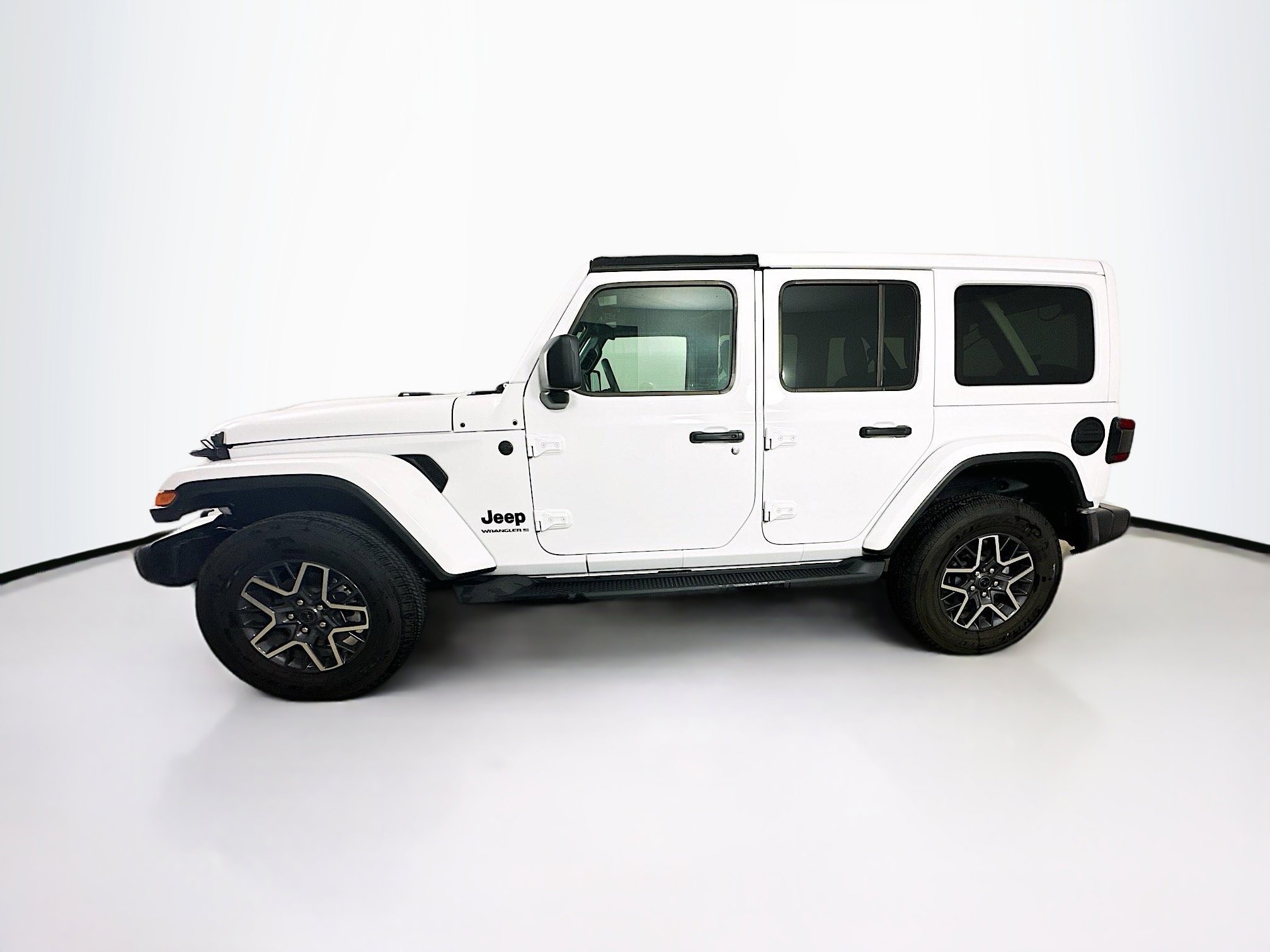 2025 Jeep Wrangler Sahara photo 4