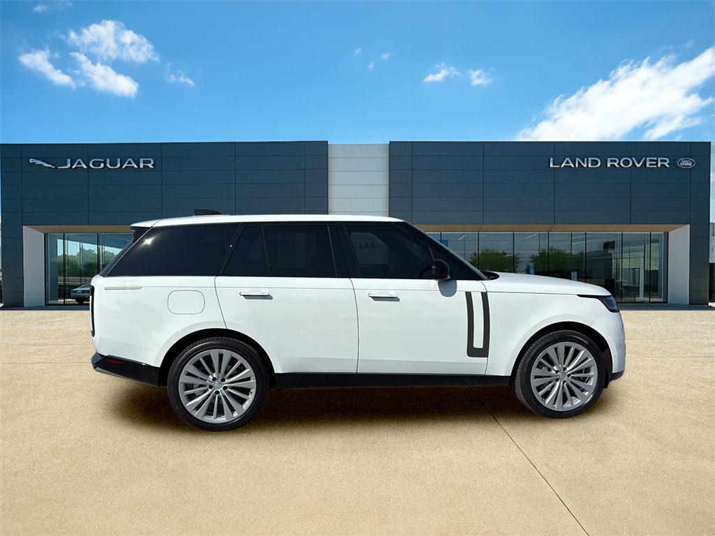 2025 Land Rover Range Rover SE photo 5