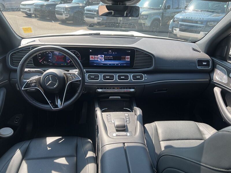 2024 Mercedes Benz GLS 450 4MATIC photo 9