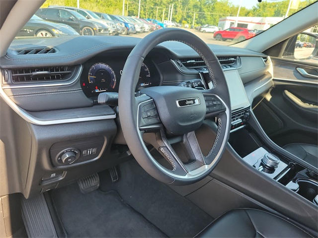 2023 Jeep Grand Cherokee Limited photo 7