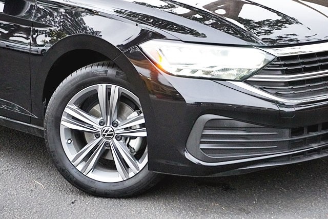 Used 2024 Black Volkswagen 1.5T SE image 3