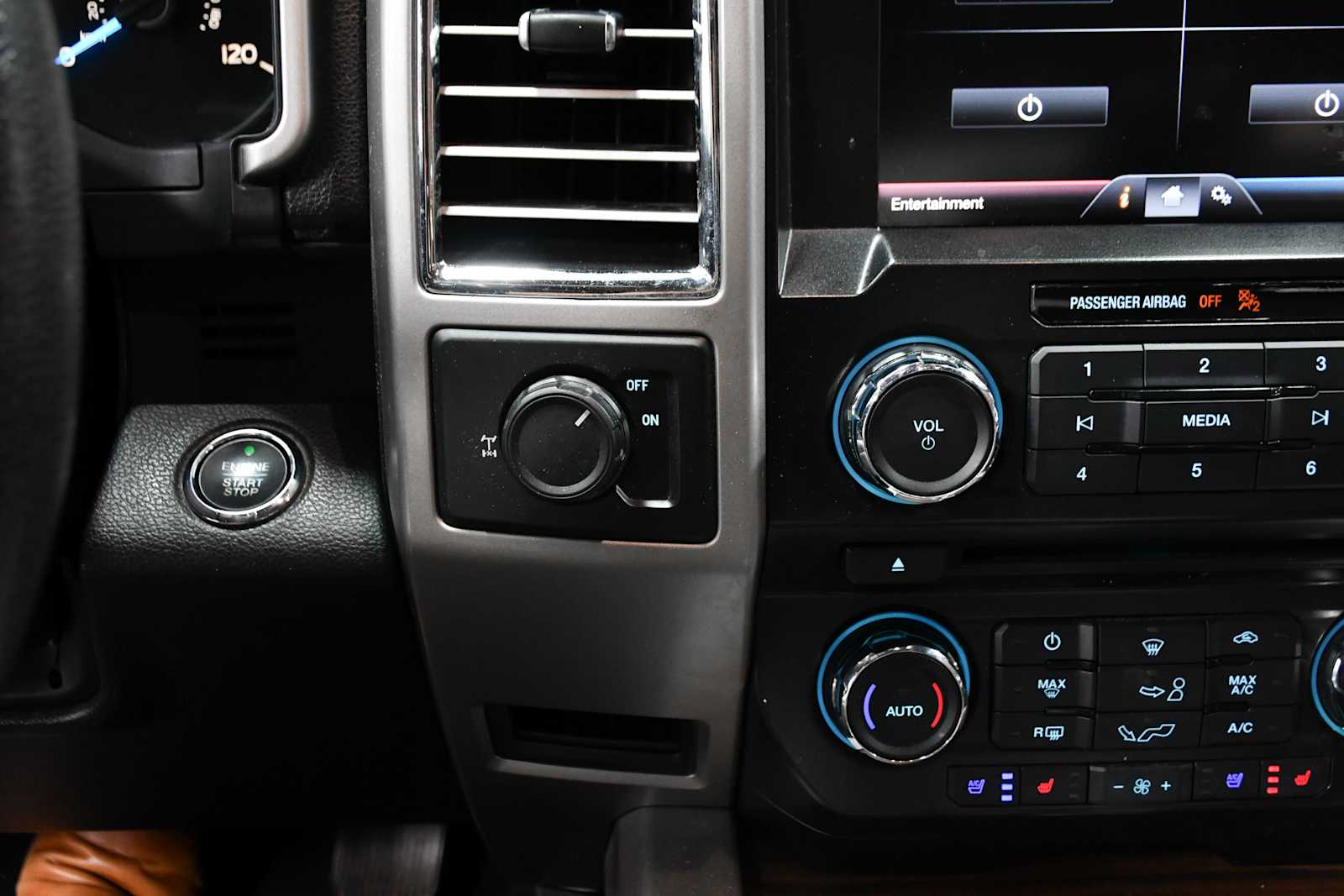 2015 Ford F-150 Lariat photo 21