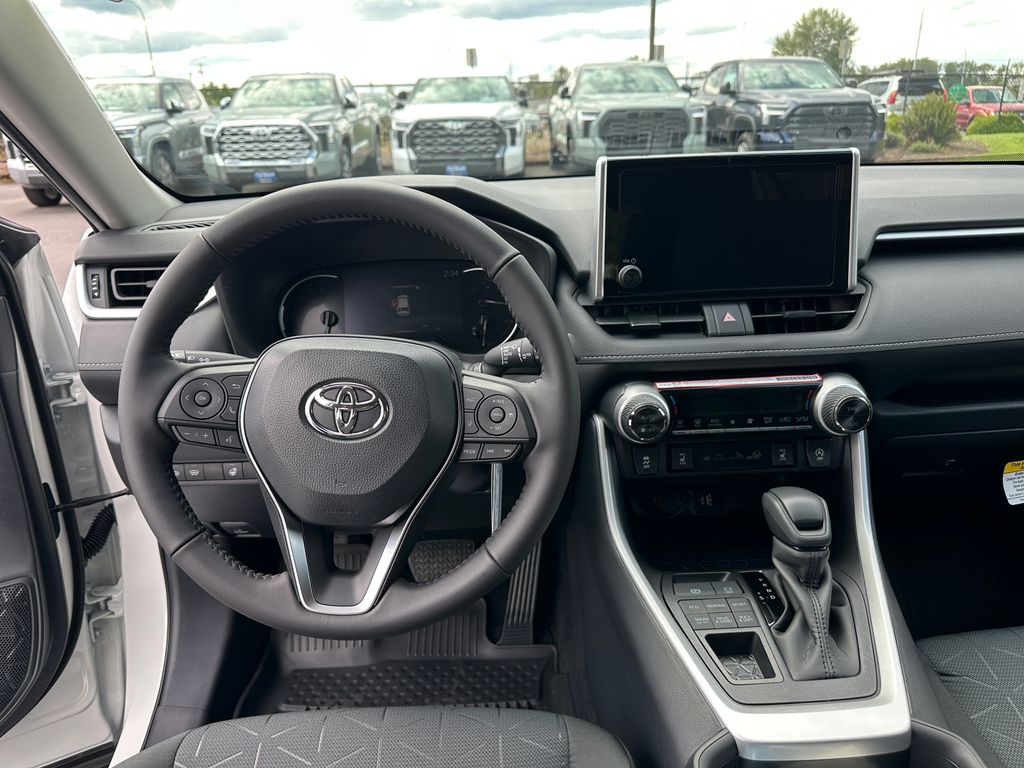 2025 Toyota RAV4 XLE photo 14